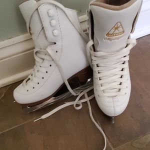 Jackson Mystique ice skates